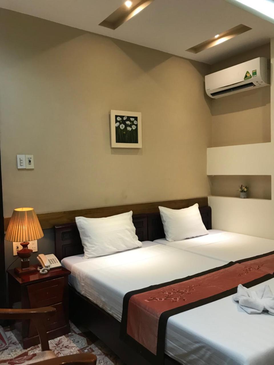 Sunny A Hotel Hue Exterior photo
